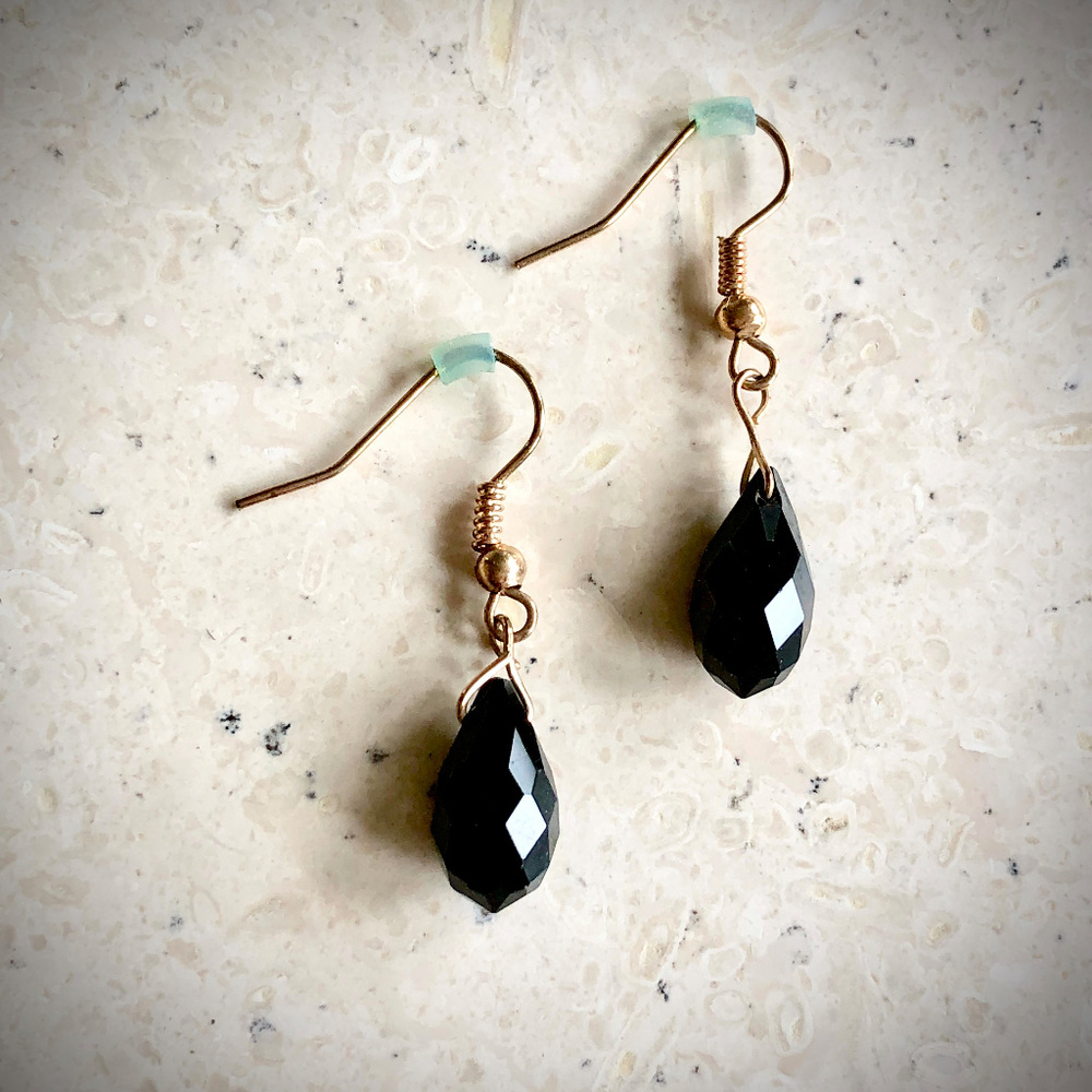 Black Faceted Teardrop Pierced Earrings